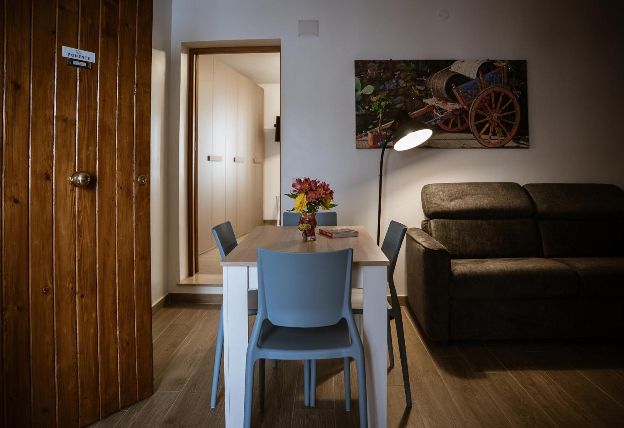 Cortilia Holiday House 切法卢 外观 照片