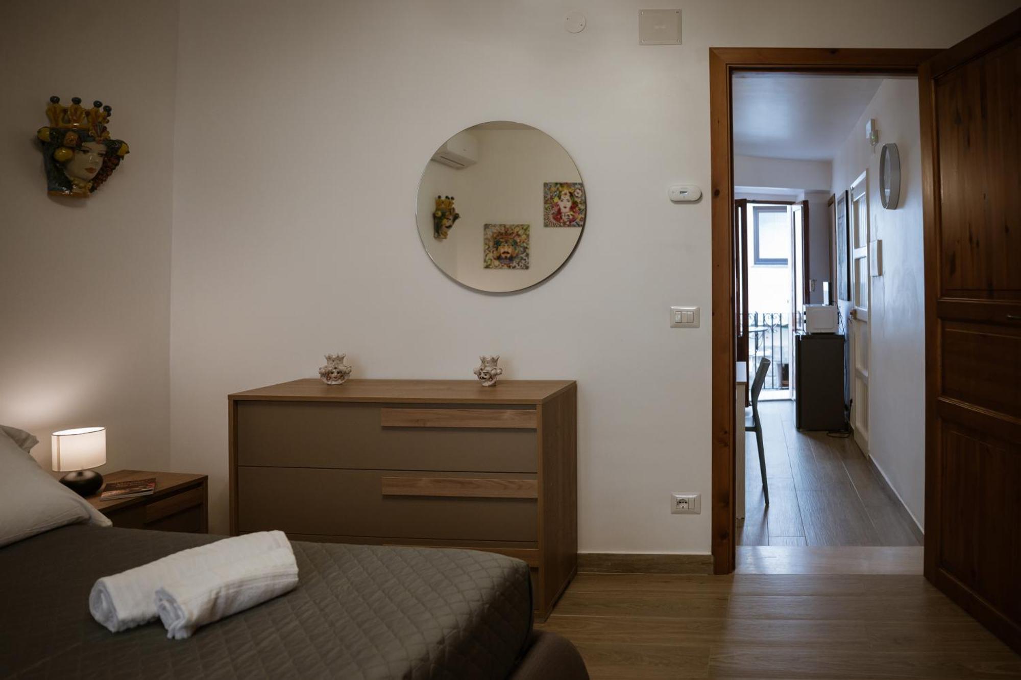 Cortilia Holiday House 切法卢 外观 照片